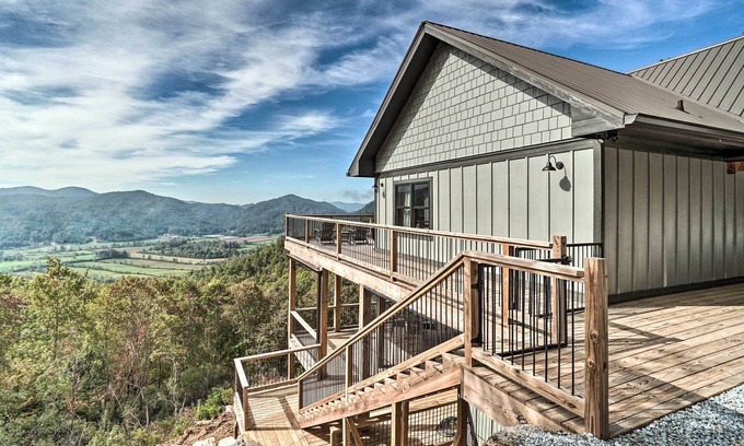 Rabun Gap Casa | Luxury Rabun Gap Getaway w/ Soaring Views!
