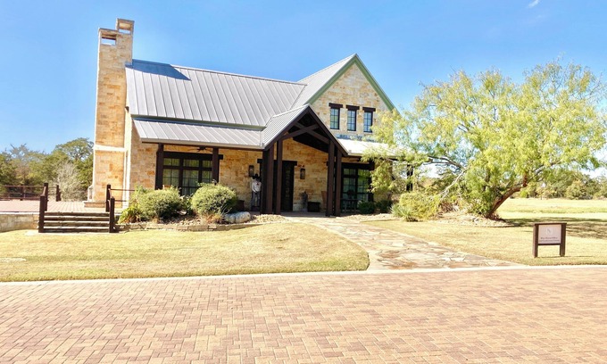 Anderson Casa | Luxury Ranch house near College Station