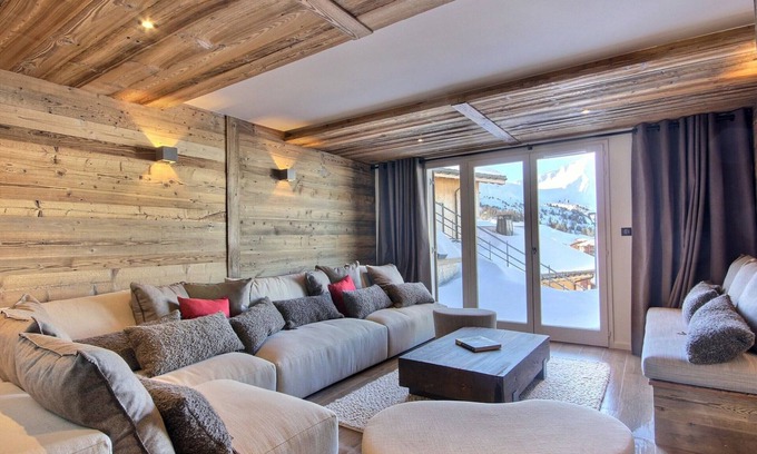 Plagne Soleil Chalet De Esquí | Luxury Renovated Chalet with High-End Amenities in La Plagne, Ski-In/Ski-Out Access