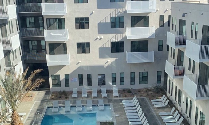 Downtown Las Vegas Condominio | Luxury Resort Style Condo 5 mins from strip