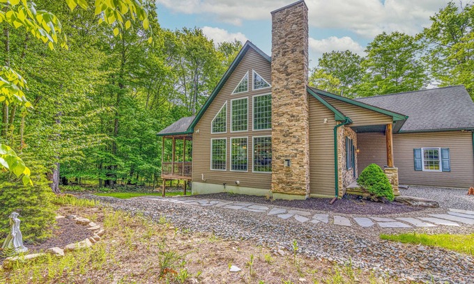Gouldsboro Casa | Luxury Retreat 5 Star Location Hot Tub, Waterparks, Casino, Kayak, Ski Resorts