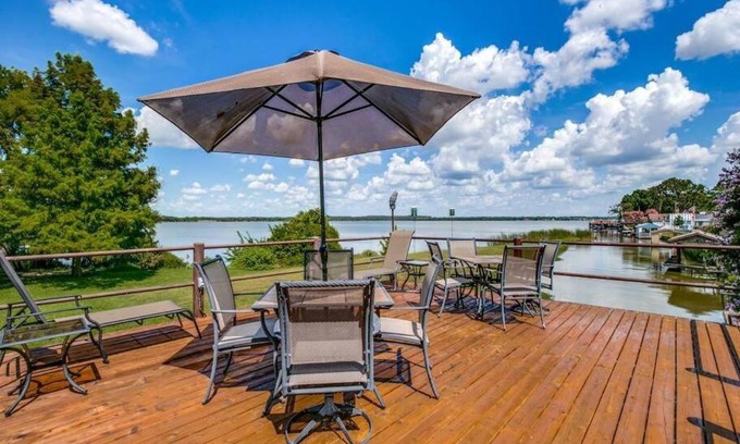 Kemp Casa | Luxury Retreat/Boat Rentals Available!