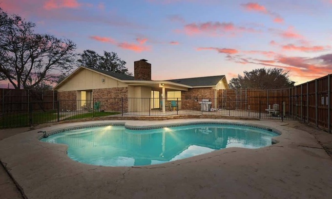 Northeast Carrollton Casa | Luxury Retreat in Carrollton - Pool, Patio & More