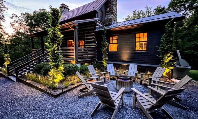 Fishers Hill Cabina | Luxury Retreat in the Shenandoah Valley w/ Hot Tub & 6 Passenger ATV