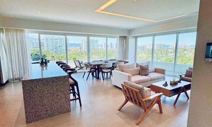 Puerto Vallarta Apartamento | Luxury Retreat, VGolf. Marina Vallarta.