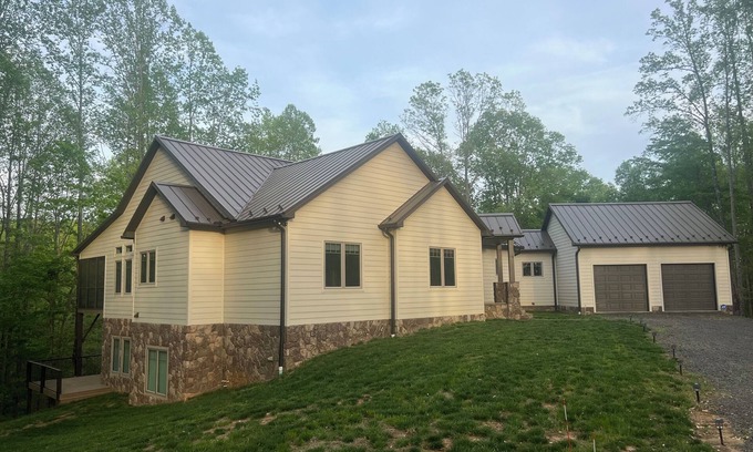 Sandy Ridge Casa | Luxury Retreat - Perfect for Weddings, Furniture Market Visits, and Relaxation