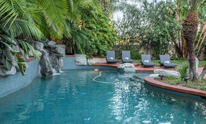 Felicita Casa | Luxury Retreat-Pool/HotTub/Game Room/Putting Green