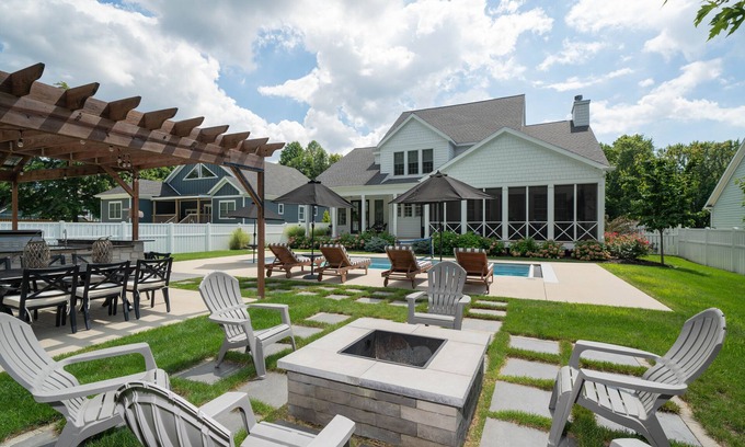 West Wing Estates Casa | Luxury Retreat w/Pool, Hot Tub, Outdoor Kitchen & Fire Pit