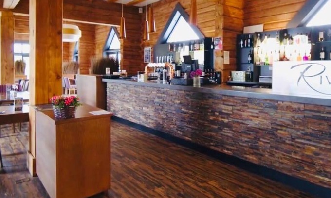 Tiddington Cabina | Luxury River Front Lodge on the Banks of the River Avon Stratford-upon-Avon
