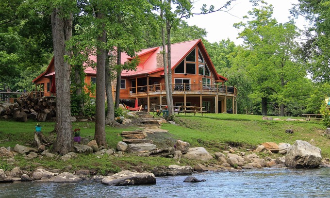 Friendsville Cabina | Stillwater Haven- exclusiva privada A orillas del río chalet tiene capacidad para 20