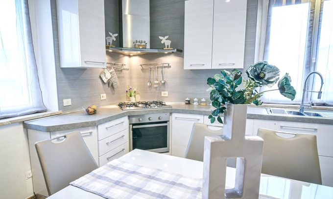Castelnuovo del Garda Apartamento | Luxury & Suite Apartment with garden & pool