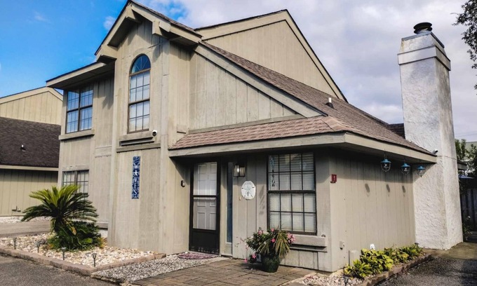 Windy Hill Casa | Luxury Sand Dollar Jewel Beach home/sleeps 8, pool, parking,pets ok, King Bed