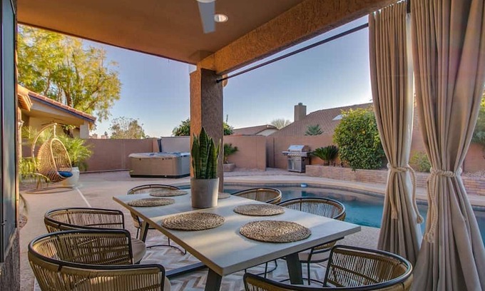 Paradise Park Vista Cabaña | Luxury Scottsdale 5 Bdrm W/pool and Hot Tub!