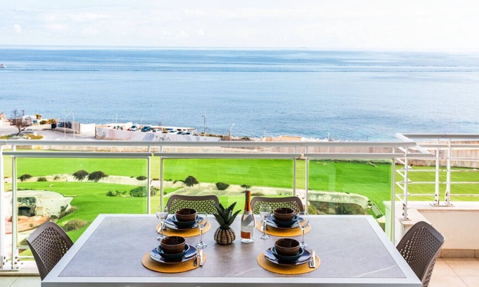 Sliema Apartamento | Luxury Seafront 3beds Flat + Pool