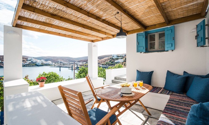 Kithnos Apartamento | Luxury Seafront Apartment in Loutra Kythnos