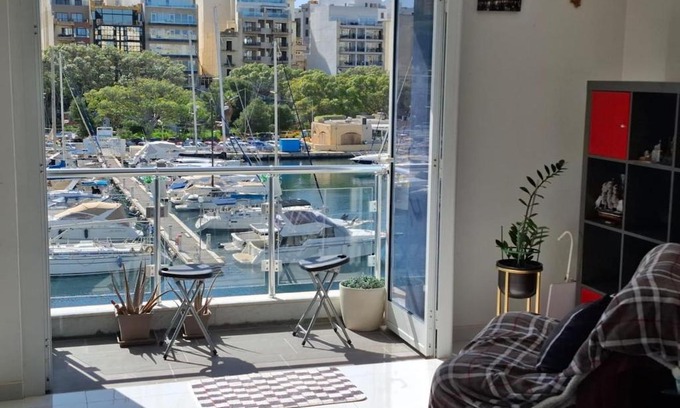 Msida Apartamento | Luxury Seafront Apartment 3BR Ta Xbiex
