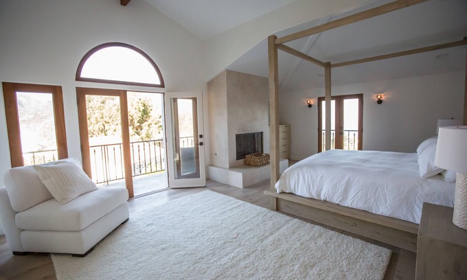 Eastern Malibu Casa | Luxury Secluded Oceanview Estate w/ Private pool & Pickle Ball Court!