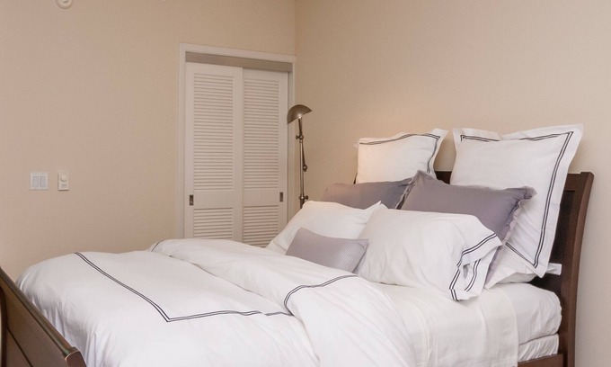 Downtown San Francisco Condominio | Luxury Sheets on a Heavenly Bed? Yes please!