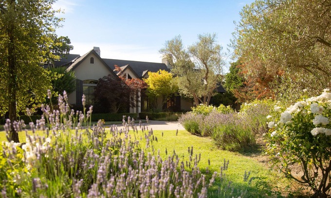 Windsor Casa | Luxury Sonoma County wine country retreat just 10 minutes from Healdsburg.