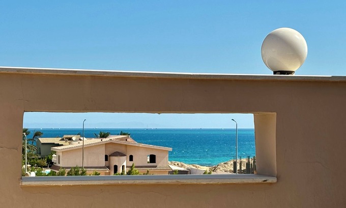 Al Ahyaa Apartamento | Luxury spacious rooftop apartment with private rooftop terrace and sea view.