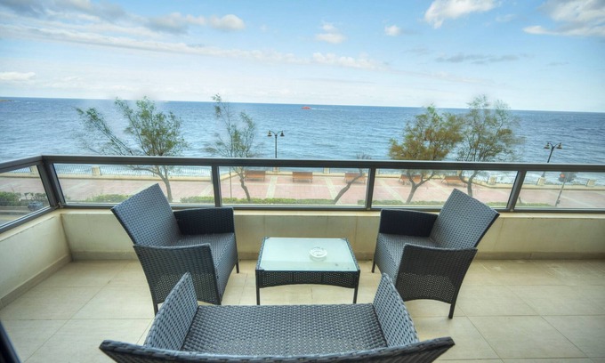 Sliema Apartamento | Luxury & spacious 3 bedroom seafront, balcony YHAI1-1