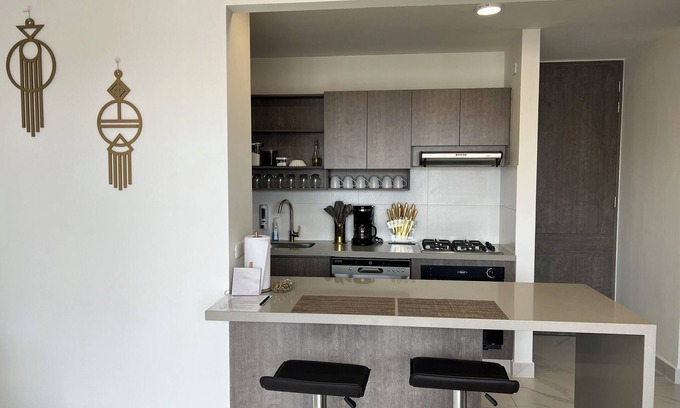 Riomar Apartamento | Luxury Spacious 3-bedroom apartment with WiFi, AC in vibrant Barranquilla