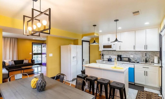 Fairlawn Casa | Luxury spacious charming DC row house plus free parking