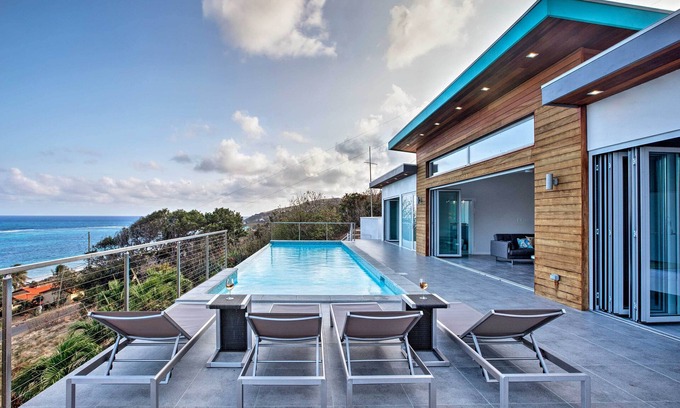 Slob Casa | ¡NUEVO! St. de lujo Croix Home con piscina e impresionantes vistas