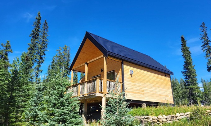 Nordegg Cabina | Luxury Stargazer Cottage - The Deer Den