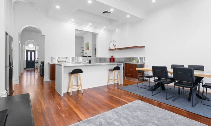 Thebarton Casa | Luxury Stay 5 Mins From CBD - 3Bdrm, 2Bthrm