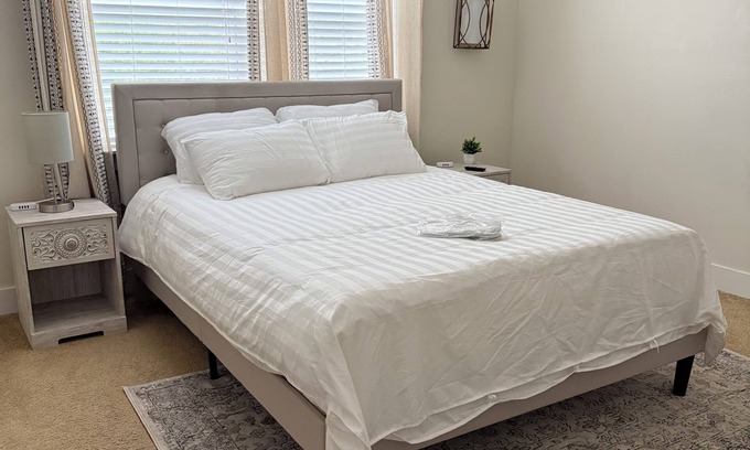 Southwest Raleigh Casa | Luxury Stay near RDU & RTP- Dog-Friendly