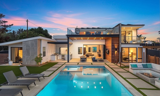 Encinitas Casa | Luxury Stay w/Pool, Spa, Fire Pit, Outdoor Lounge & Stunning Ocean Views | Encinitas Retreat