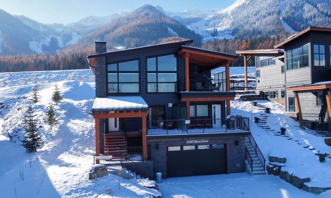 East Kootenay Casa | Luxury. Steps to the Timberline Chairlift