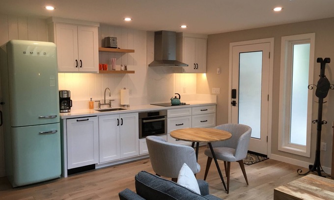 Amazon Apartamento | Estudio de lujo a 3 cuadras de UofO, cama King