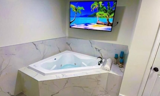 Houston Apartamento | Luxury Studio-Apt w/ Jacuzzi 8 mi from IAH