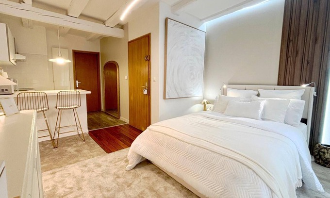 Petite-France Apartamento | Luxury studio in the heart of town