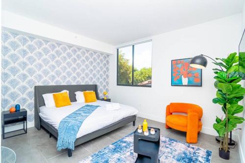 East Little Havana Apartamento | Luxury Studio Suite with King Bed Near Brickell & Marlins Park