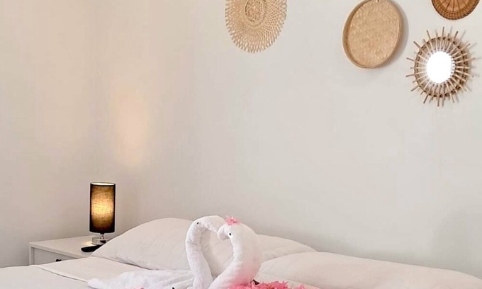Palm Beach Apartamento | Copy of Copy of Luxury suite 8 min walk to Palm Beach and Marriott