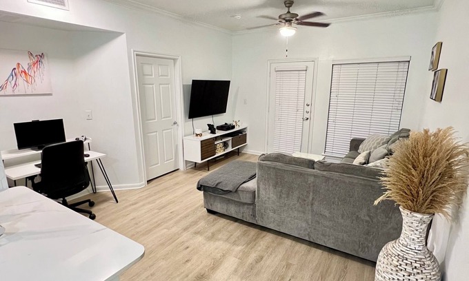 Dallas Apartamento | Luxury Suite by The Dallas Galleria, a Home away from Home!