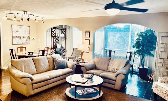 Mid America Condominio | Luxury Suite in Prestigious Lake Hamilton High Rise