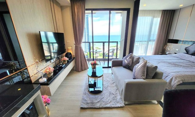 Jomtien Apartamento | Luxury suite with sea view - 200 meters from the beach!