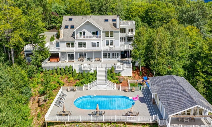 Sunday River Area Casa | Luxury Sunday River Bike, Hike & Canoe Home! - 10 Bdrms, Hot Tub & Much More!