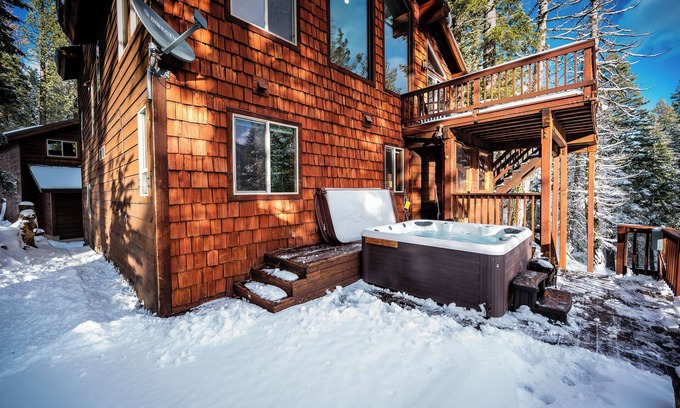 Twin Peaks Casa | Luxury Tahoe 5BR with Hot Tub. Near Sunnyside!