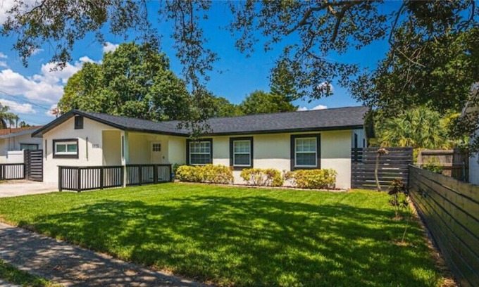 Port Tampa City Casa | Luxury Tampa home King bed 4BR