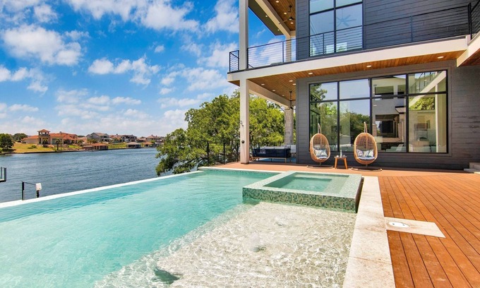 Kingsland Casa | Luxury Texas Retreat w/ Dock on Lake LBJ