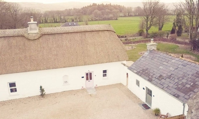 Dungarvan Cabaña | Luxury Thatch Cottage