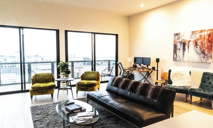 Cow Hollow Apartamento | Luxury top floor apartment in heart of Marina with amazing views, & amenities