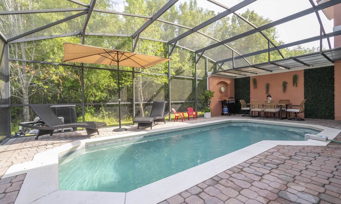 Kissimmee Casa | Luxury Townhome 4 bed + 3 bath + Private Pool in front of the Clubhouse Resort!