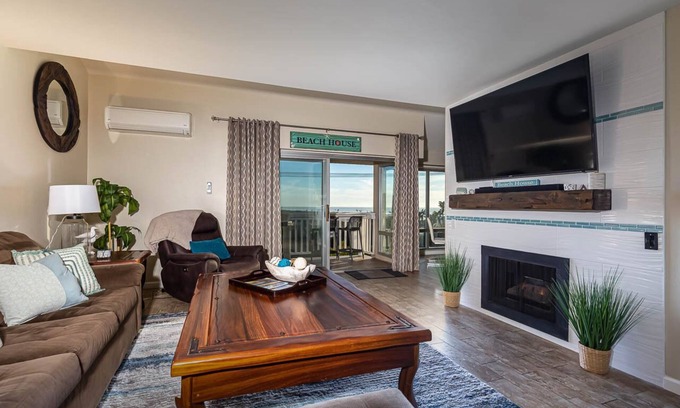 Solana Beach Casa | Luxury Townhome at the Del Mar Track by the Beach