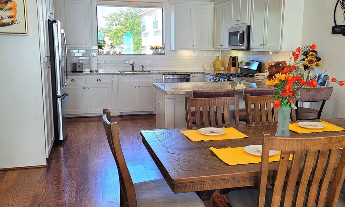 MacGregor Casa | Luxury Townhome - Near Downtown Houston & Medical Center